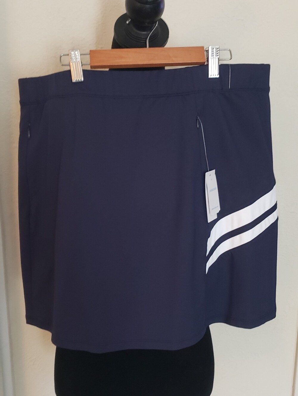 J. McLaughlin Navy Skort with White Stripe Accents & Zip Pocket